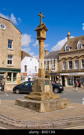 Market Cross 1646 im Zentrum von Stow auf datiert die Cotswolds Gloucestershire England UK EU würde Stockfoto