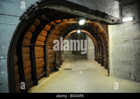 Unterirdischen Tunnel bei LA COUPOLE, Raketen ein gigantischen Bunker gebaut, von den Nazis 1943-1944, um die V2 zu starten. Stockfoto