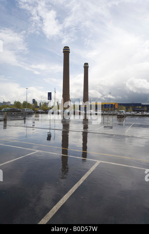 Regnerischen Parkplatz IKEA Croydon UK Stockfoto