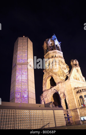 Kaiser-Wilhelm-Gedächtnis-Kirche bei Nacht Berlin Deutschland niedrigen April 2008, Winkel Ansicht Stockfoto