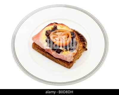 Käse, Schinken und Gurke auf Toast Stockfoto