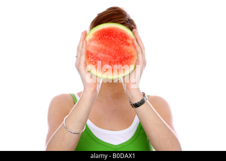 Teenager-Mädchen hält Wassermelone Modell veröffentlicht Stockfoto