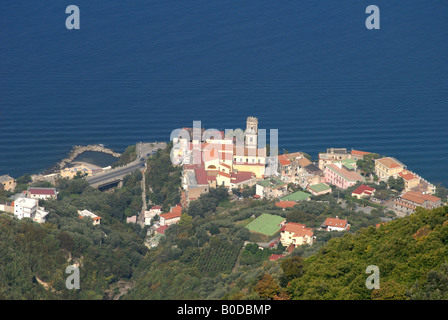 Blick auf Castelmare di Stabia vom Gipfel des Monte Faito in den Milky Bergen, Italien Stockfoto