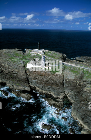 Felsvorsprung am westlichen Rand Europas, dem westlichsten Punkt Europas, Leuchtturm hoch oben über dem Atlantischen Ozean Stockfoto