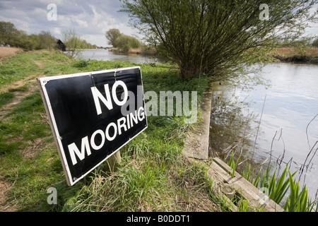 Kein Liegeplatz Zeichen - Norfolk Broads Stockfoto