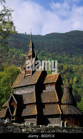 Borgund Stabkirche aus dem 12. Jahrhundert aus Kiefernholz gebaut Stockfoto