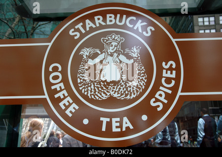 Starbucks-Logo an einem Starbucks Kaffee-Automaten im Bryant Park in New York Stockfoto