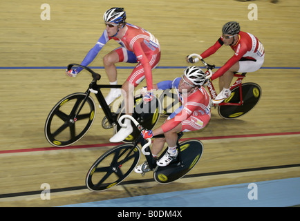 Bradley Wiggins und Mark Cavendish Großbritannien gewinnen die Madison Goldmedaille bei Manchester UK Velodrome World champs 2008 Stockfoto