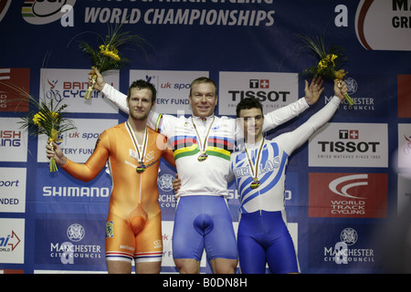 Chris Hoy aus Schottland Teun Mulder Niederlande Christos Voulkakis Griechenland Gold Silber und Bronze Medaillengewinner im Keirin-Finale 2008 Stockfoto