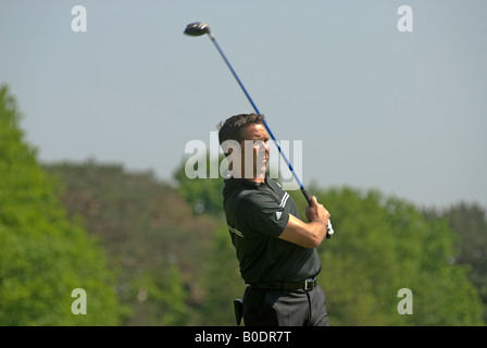 David Seaman Abschlag bei einer britischen Roten Kreuzes Golftag Stockfoto