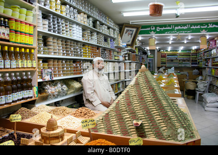 alten muslimischen Mann vor Spice Pyramide alte Stadt Jerusalem israel Stockfoto