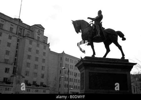 Statue von Edward "Black Prince", Stadtplatz Leeds, West Yorkshire.  Die Statue geht auf das Jahr 1903 und ist von Thomas Brock Stockfoto