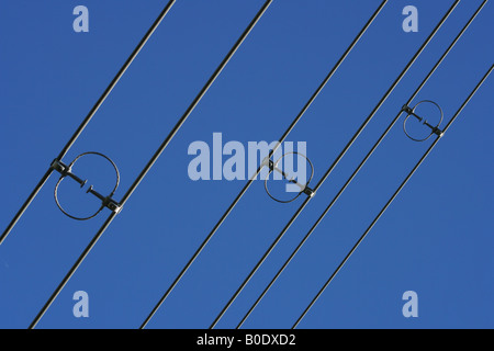 Strukturen auf Hochspannung Übertragungskabel Stockfoto