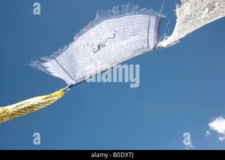 Fahnen im Wind am blauen Himmel schweben zu beten Stockfoto