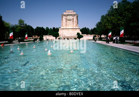 6. Mai 2006 - Mausoleum des Irans großer Dichter Ferdosi, Baujahr 1925, bei Tus (Ferdosi) in der Nähe von Mashad unter Schah Reza Pahlavi. Stockfoto