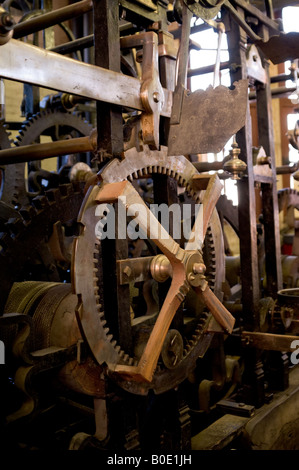 Altes Uhrwerk Belford Glockenturm in Brügge (Belgien) Stockfoto