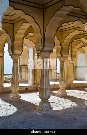 Indien JAIPUR Detail des Sattais Katcheri Kolonnade im Palast der Amber Fort Stockfoto