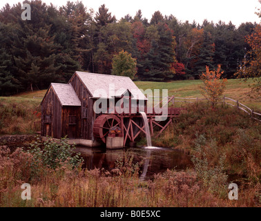 Malerische Getreidemühle im Herbst, U.S. Stockfoto