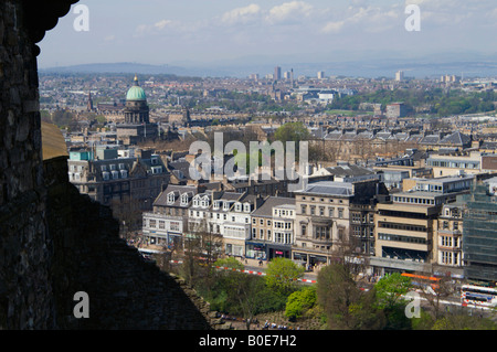 Edinburgh - Blick nach Norden von der Burg. Stockfoto