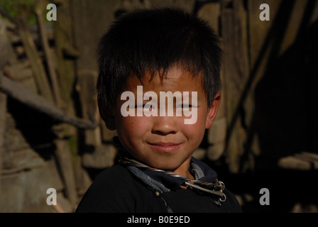 kleiner Junge vom schwarzen Hmong-Stamm, Sapa, vietnam Stockfoto