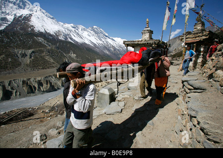 Person seiner Rettung in der Himalaya-Annapurna-nepal Stockfoto