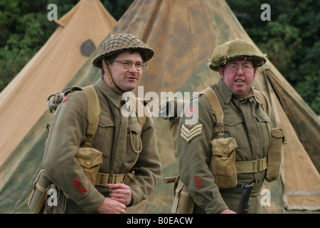 Soldaten in einem WW-II Schlacht Szene Reenactment. Stockfoto