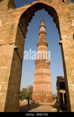 Qutb Minar in Neu-Delhi Indien es ist 72,5 Meter hoch und ist der höchste Turm in Indien. Stockfoto