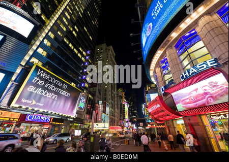 Kreuzung der West 42nd Street und 7th Avenue at Times Square in Manhattan, New York City Stockfoto