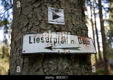 Wegweiser für den Lieser-Trail, einer der bekanntesten Wanderwege Deutschlands Stockfoto