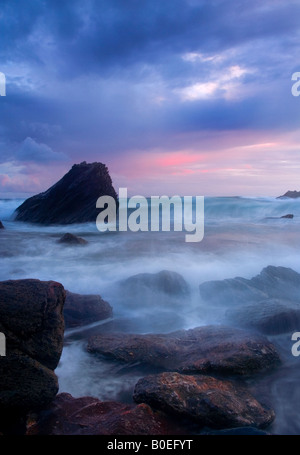 Sonnenuntergang über Whitsand Bay Cornwall Stockfoto