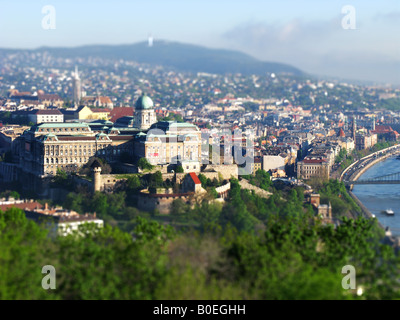 BUDAPEST, UNGARN. Ein Tilt-Shift-Blick auf Budapest Castle und die Varhegy Stadtteil Buda. 2008. Stockfoto