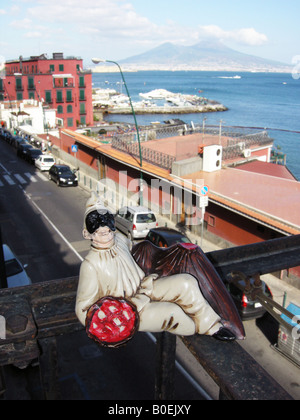 Posillipo Straße mit Pulcinella - Napoli Campania Stockfoto