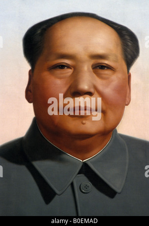 Porträt von Mao Zedong auf Pekings Tiananmen-Tor, wurde ursprünglich im Jahre 1950 von Chinas besten Porträtisten, Zhang Zhen gemalt. Stockfoto