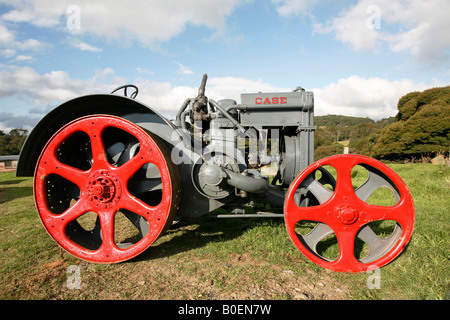 Antike 1926 Fall Cross Motor Traktor Stockfoto