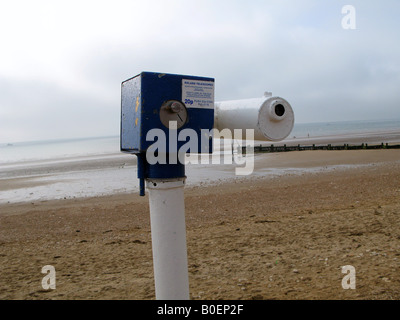 Einzelne Linse Teleskop auf Hunstanton Beach Stockfoto