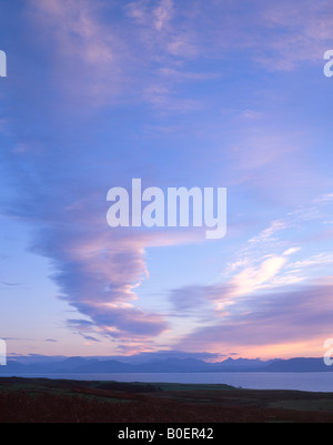 Dawn Himmel über Morar angesehen von der Insel Eigg, Schottland, Großbritannien. Stockfoto