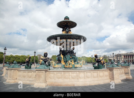 Ein verzierten Brunnen auf der Place De La Concorde, Paris, Frankreich Stockfoto