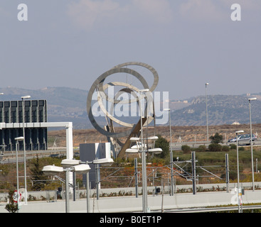 KREISE SYNTHESE OLYMPIAGELÄNDE BILDHAUEREI AM FLUGHAFEN ATHEN GRIECHENLAND Stockfoto