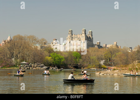 Ruderboote am See im Central Park, New York Stockfoto