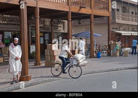 Dubai, Vereinigte Arabische Emirate (VAE). Eingang zum alten Souk (Markt), am frühen Morgen Stockfoto