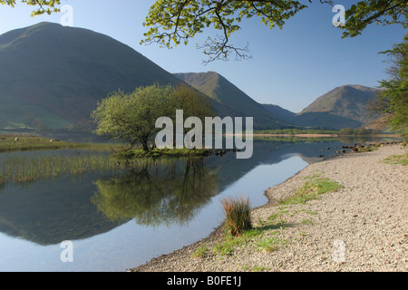 Der Blick über Brüder Wasser in Richtung der Berge von Hartsop Dodd, Cauldale Moor und mittleren Dodd, Lake District, Cumbria, UK Stockfoto