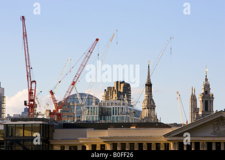 Krane über den Strand und Covent Garden London England Vereinigtes Königreich Stockfoto