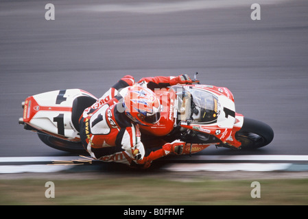 Carl Fogarty Reiten eine Ducati in der World Superbike Europäische Runde in Brands Hatch 1. August 1999 Stockfoto