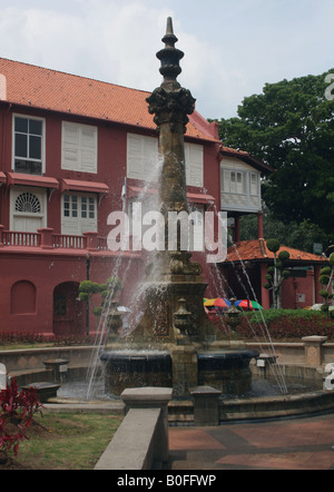 Queen Victoria Memorial Fountain und Stadthuys Museum Dutch Square Melaka Malaysia April 2008 Stockfoto