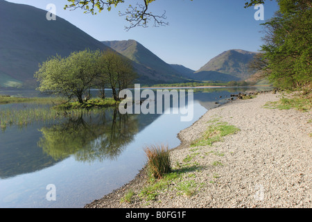 Der Blick über Brüder Wasser in Richtung der Berge von Hartsop Dodd, Caudale Moor und mittleren Dodd, Lake District von Cumbria Stockfoto