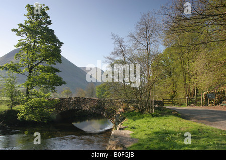 Brücke über Goldrill Beck in der Nähe von Brüdern Wasser Patterdale Seenplatte Cumbria Stockfoto