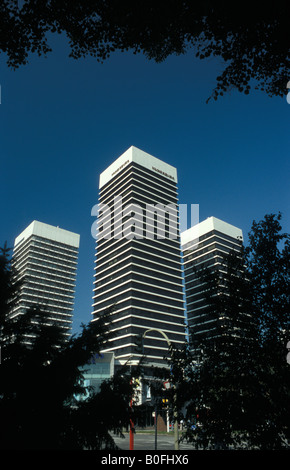 Die Mundsburg Hochhaeuser, drei nur wenige Hochhäuser in Hamburg, errichtet in den siebziger Jahren, Deutschland Stockfoto