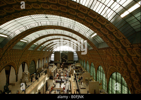 Schuss nach unten die Haupthalle des Musée d ' Orsay, Paris Frankreich Stockfoto