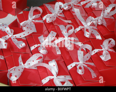 Muttertag Geschenke auf dem Display an Süßwarenladen Stockfoto