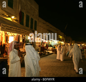 Nachtaufnahme des Souq Waqif Marktes in Doha, Katar. Stockfoto